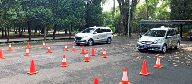 Kursus stir mobil jakarta barat Murah, dibantu Buat SIM A  