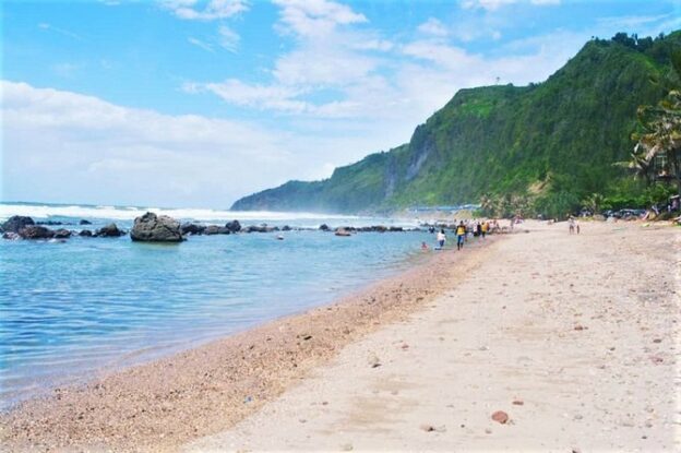 Pantai Menganti: Explore Bali di Pulau Jawa Tengah  