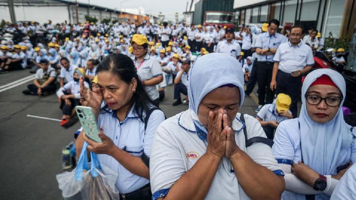 PHK, Tabungan Habis, Lalu Apa? Pinjaman Online Jadi Jalan Pintas