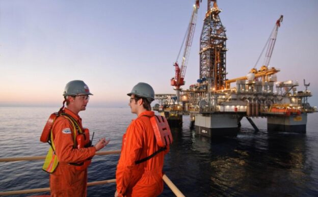 Teknisi Rig Minyak Lepas Pantai: Pekerjaan Bergengsi di Dunia Migas