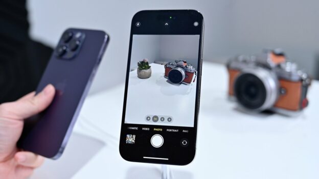iPhone dengan Kamera Bagus untuk Vlog: Rekomendasi 2025