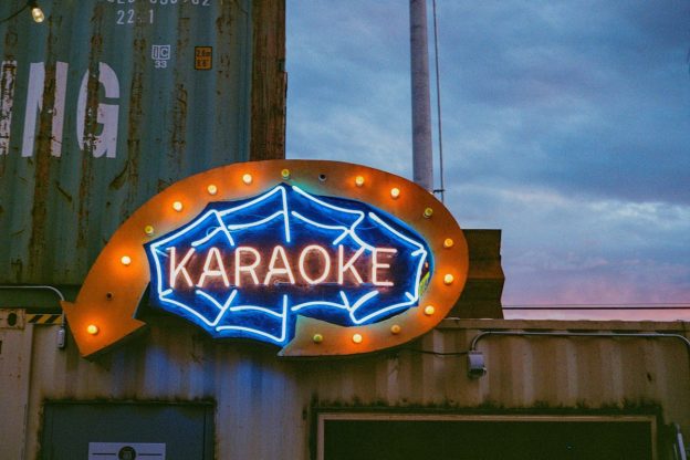 STOP Dunia Malam untuk Pria Kecanduan LC Karaoke & Cafe