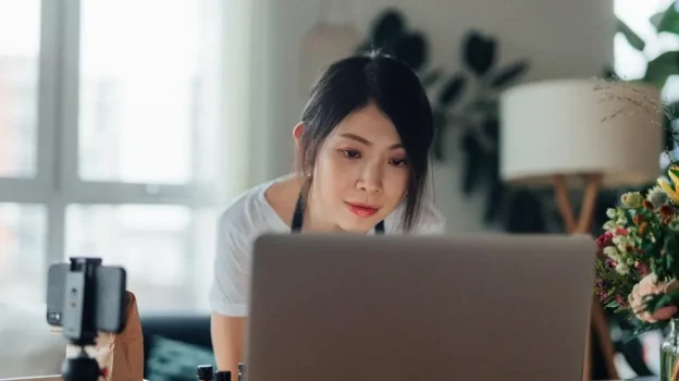 Penghasilan di Hong Kong: 7 Side Hustle Setelah Jam Kerja