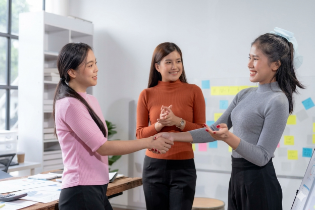 Teman & Koneksi: Relasi Membantu 9x Lebih Cepat Mendapatkan Pekerjaan