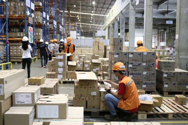 Perbedaan Kerja QC vs Operator Produksi (Kerja Pabrik)