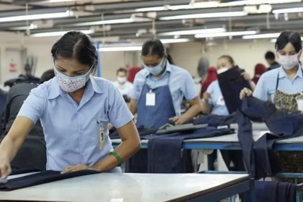 Kenapa Banyak Orang Gak Betah Kerja Pabrik?